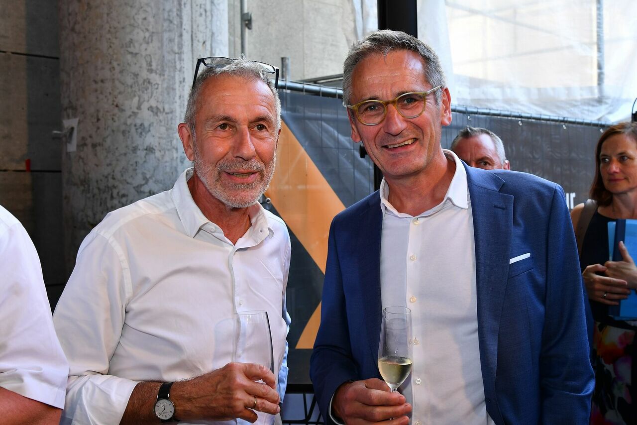 Hendrik Hering und Joachim Rind nebeneinander stehend mit Blick in die Kamera